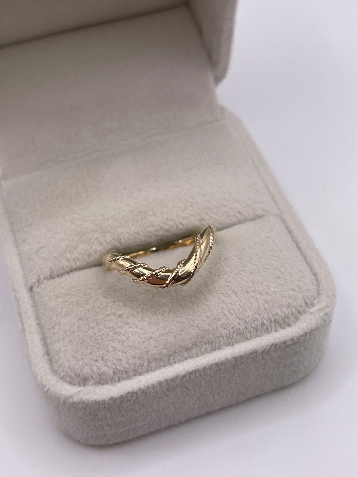 9ct gold wishbone ring