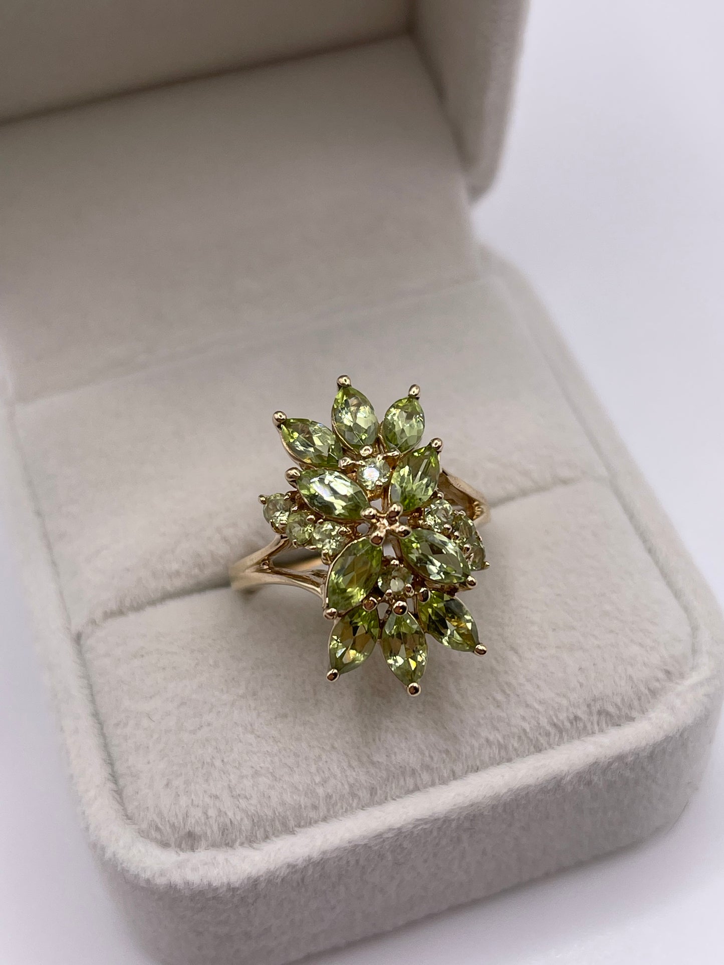 9ct gold peridot cluster ring