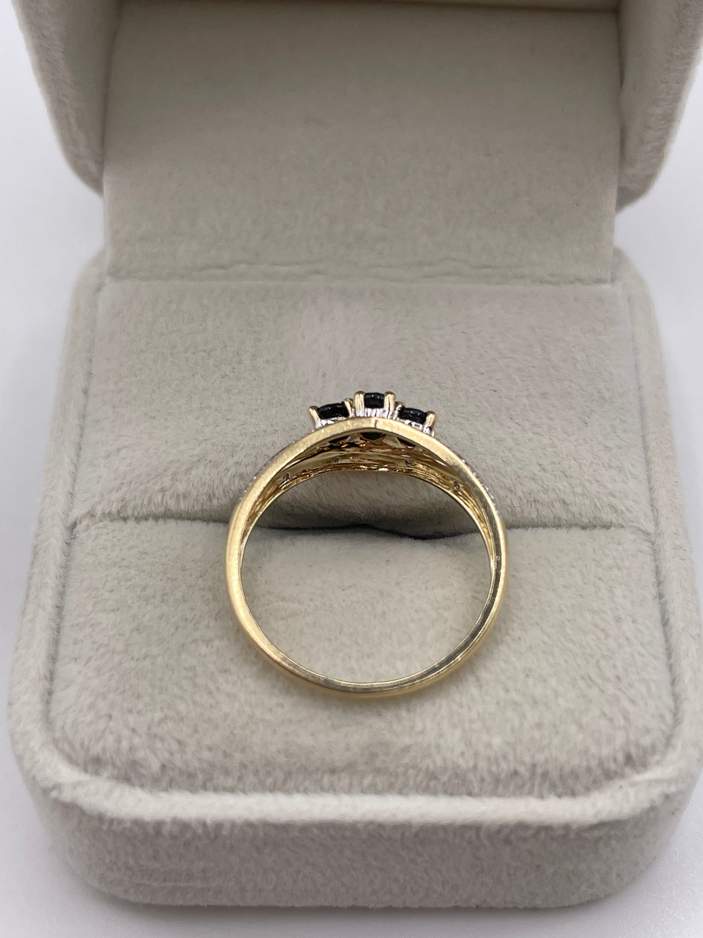 9ct gold sapphire and diamond ring