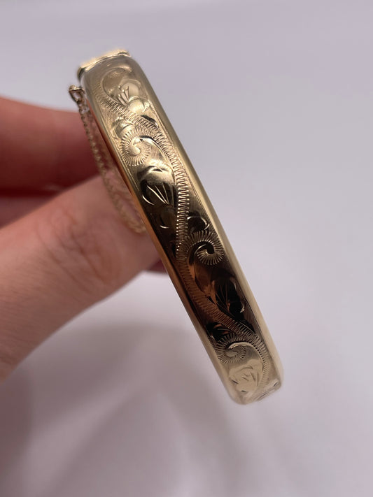 9ct gold bangle