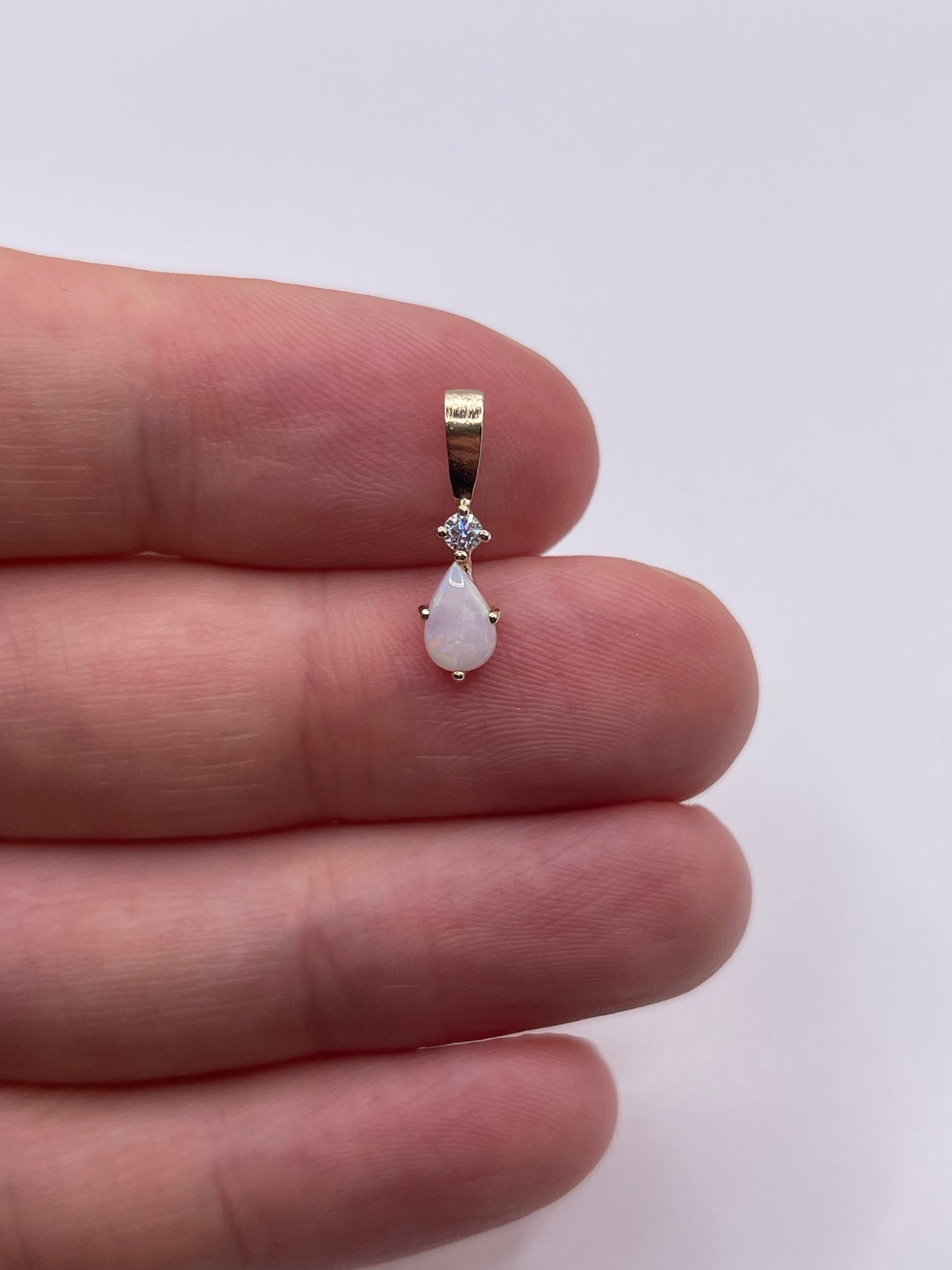 9ct gold opal and cz pendant