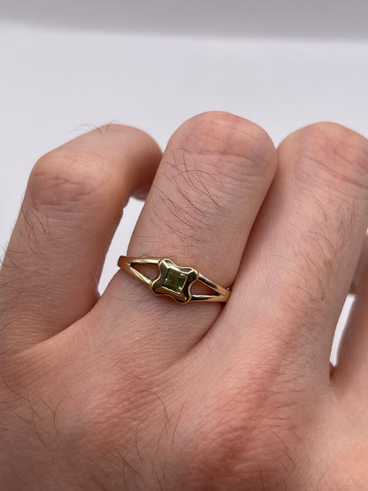 9ct gold peridot ring