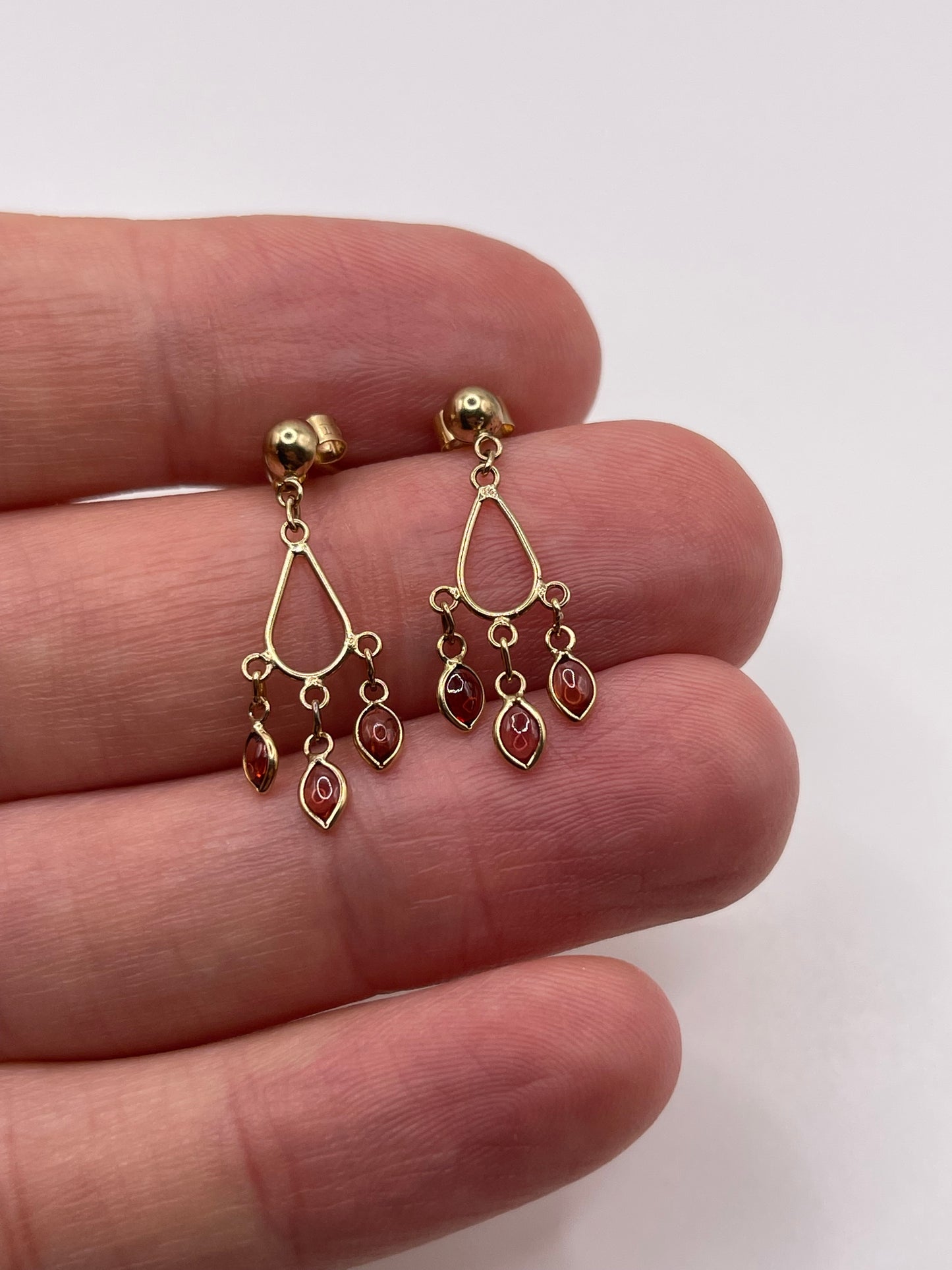 9ct gold garnet earrings