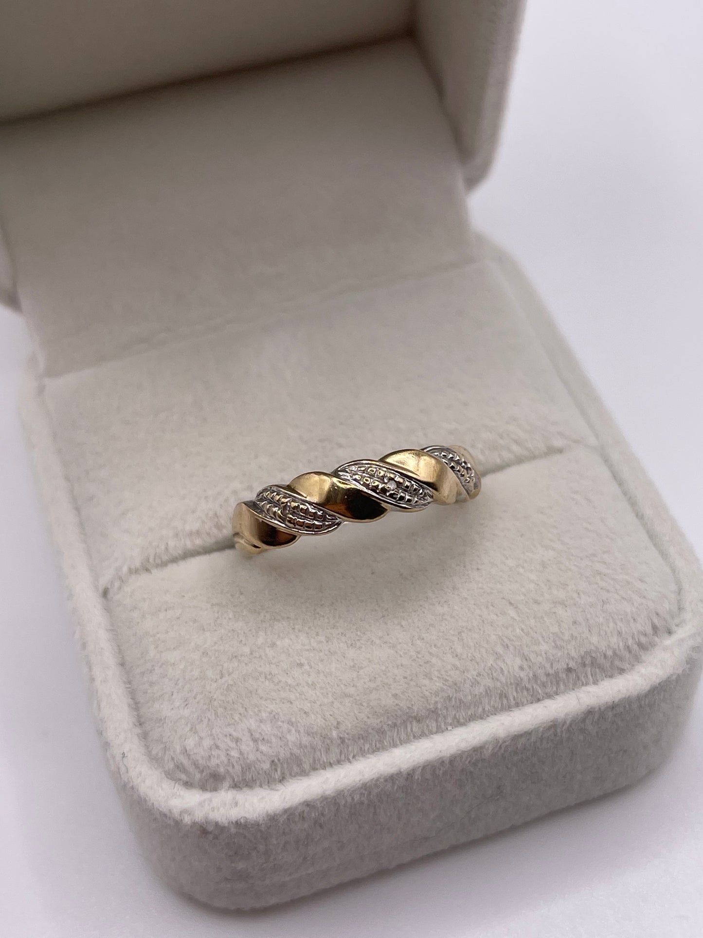 9ct gold diamond ring