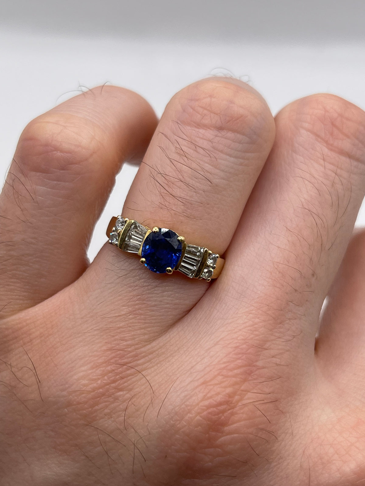 18ct gold sapphire and diamond ring