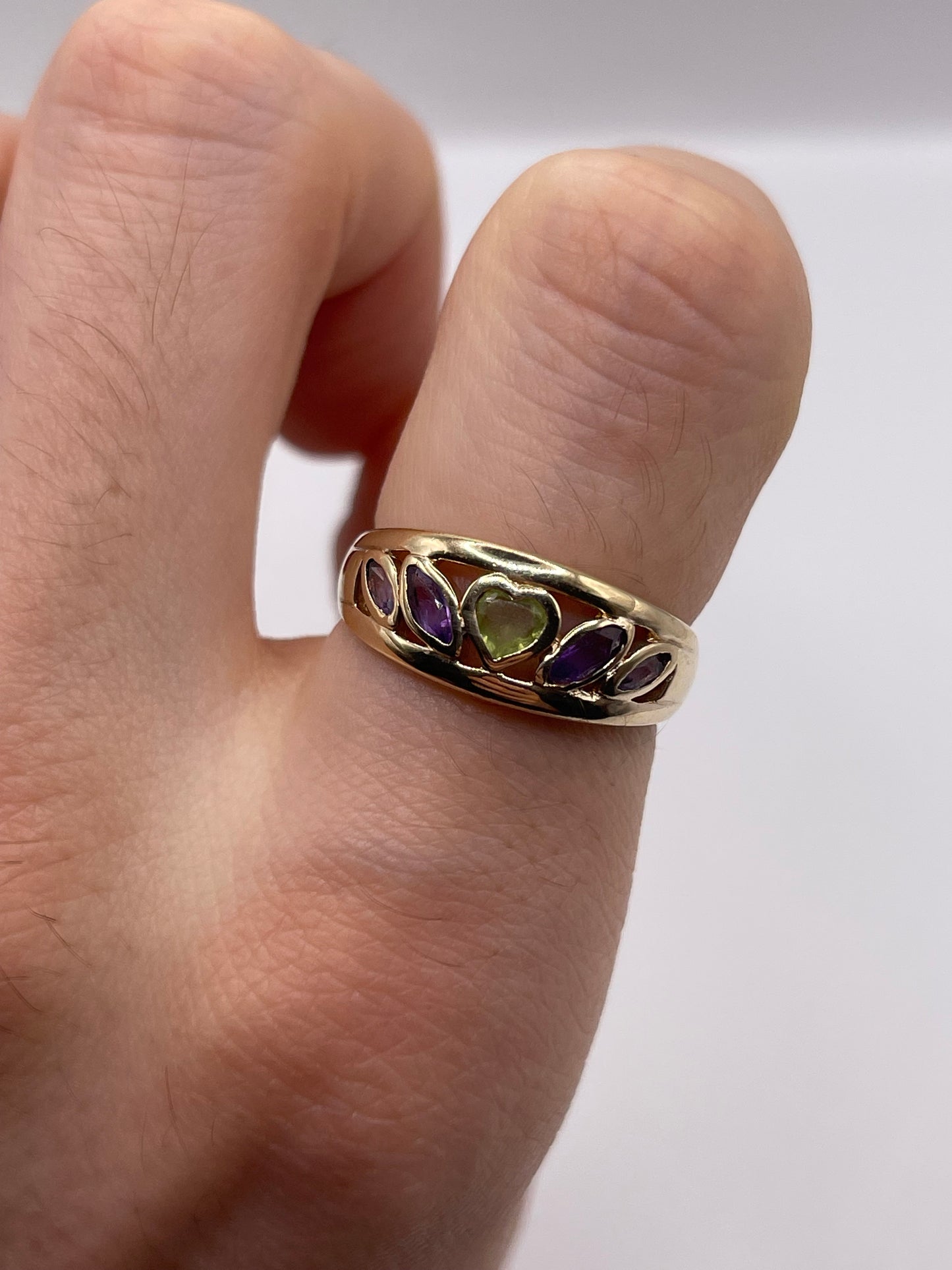 9ct gold peridot and amethyst ring
