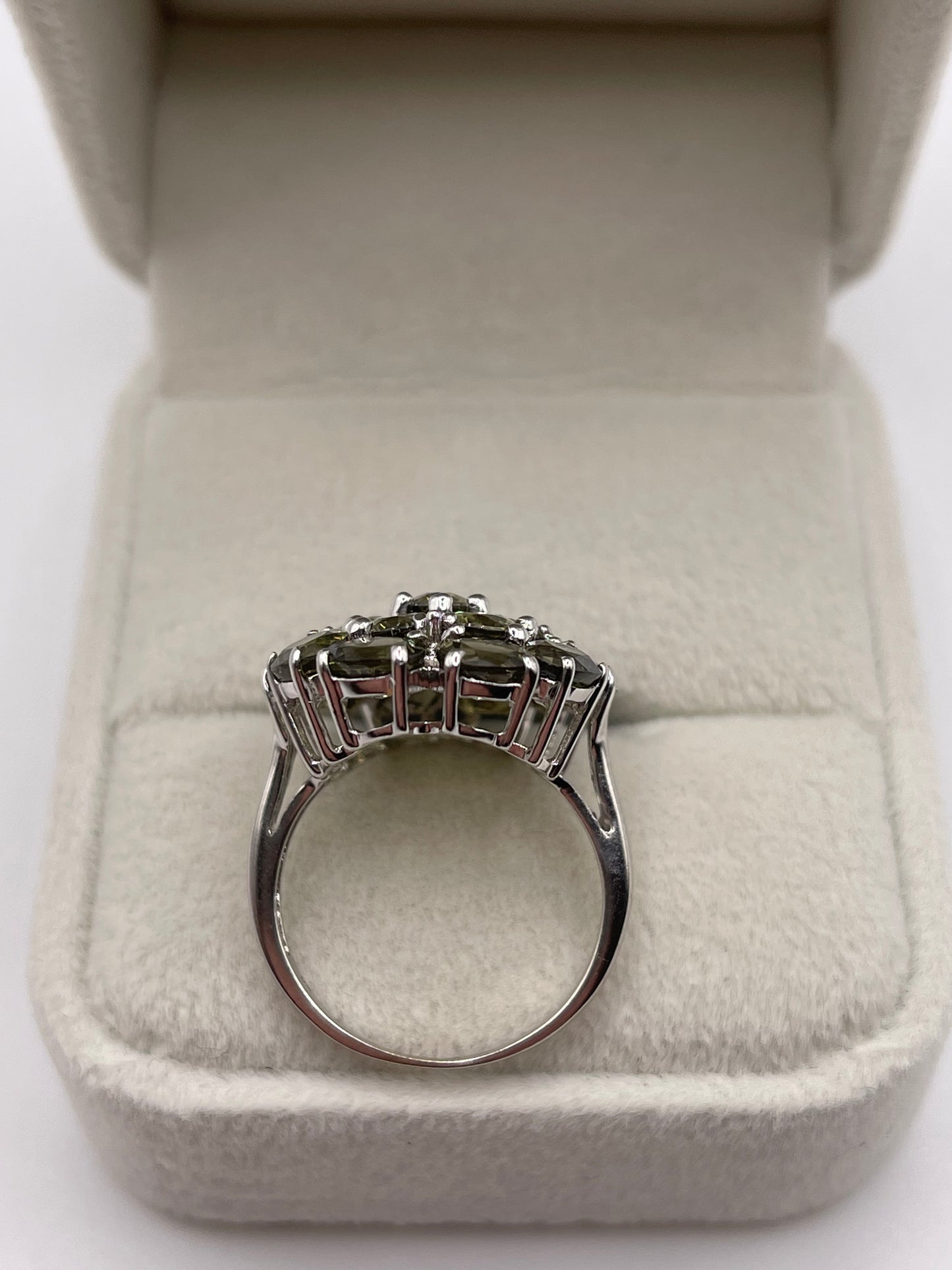 9ct white gold colour change garnet cluster ring