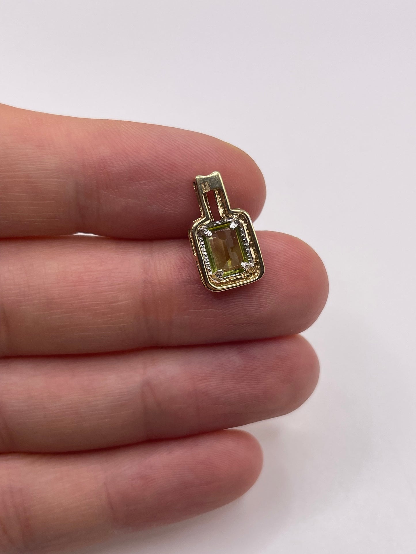 9ct two tone gold peridot pendant