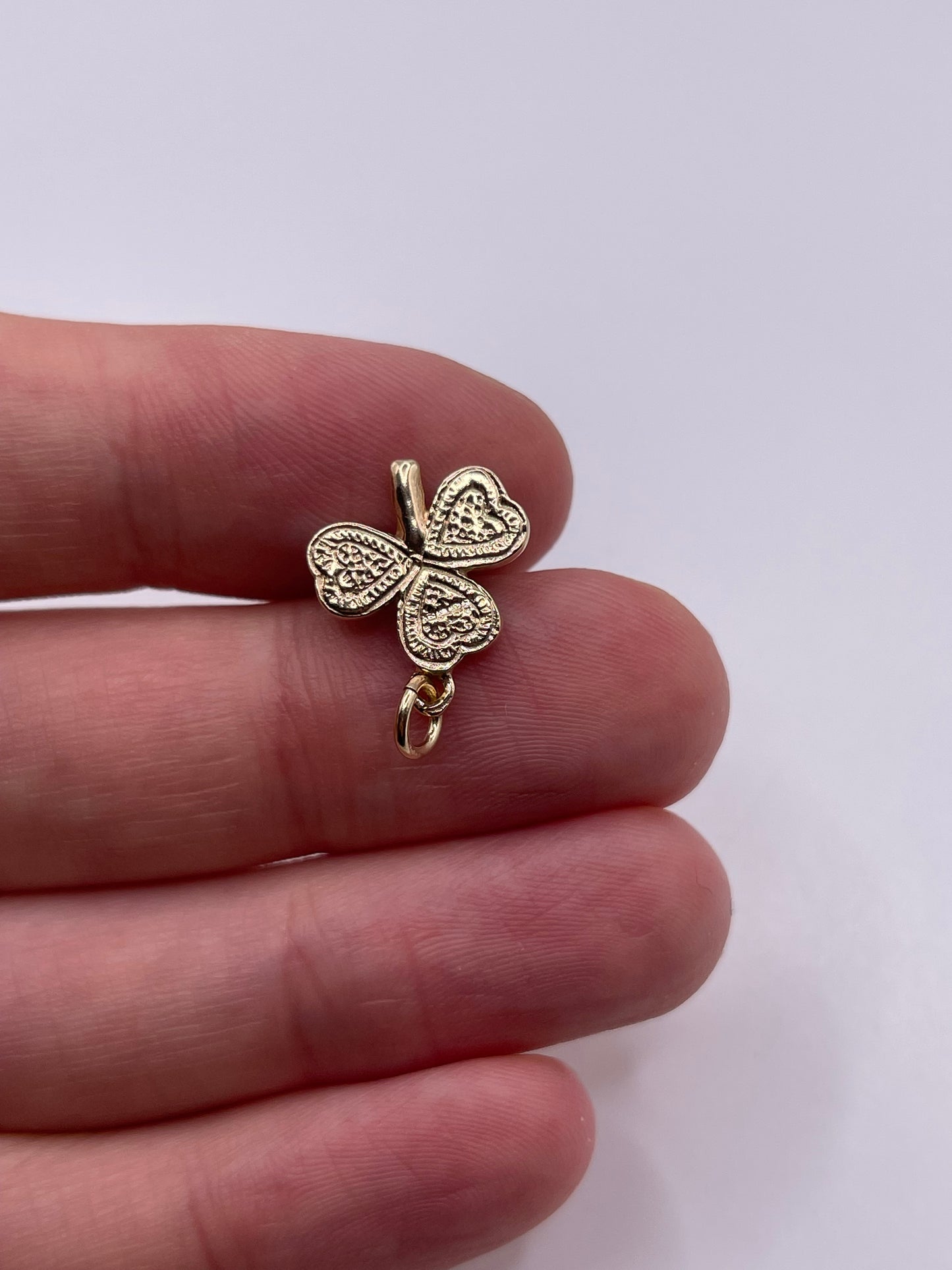9ct gold shamrock pendant