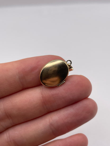 9ct gold locket pendant