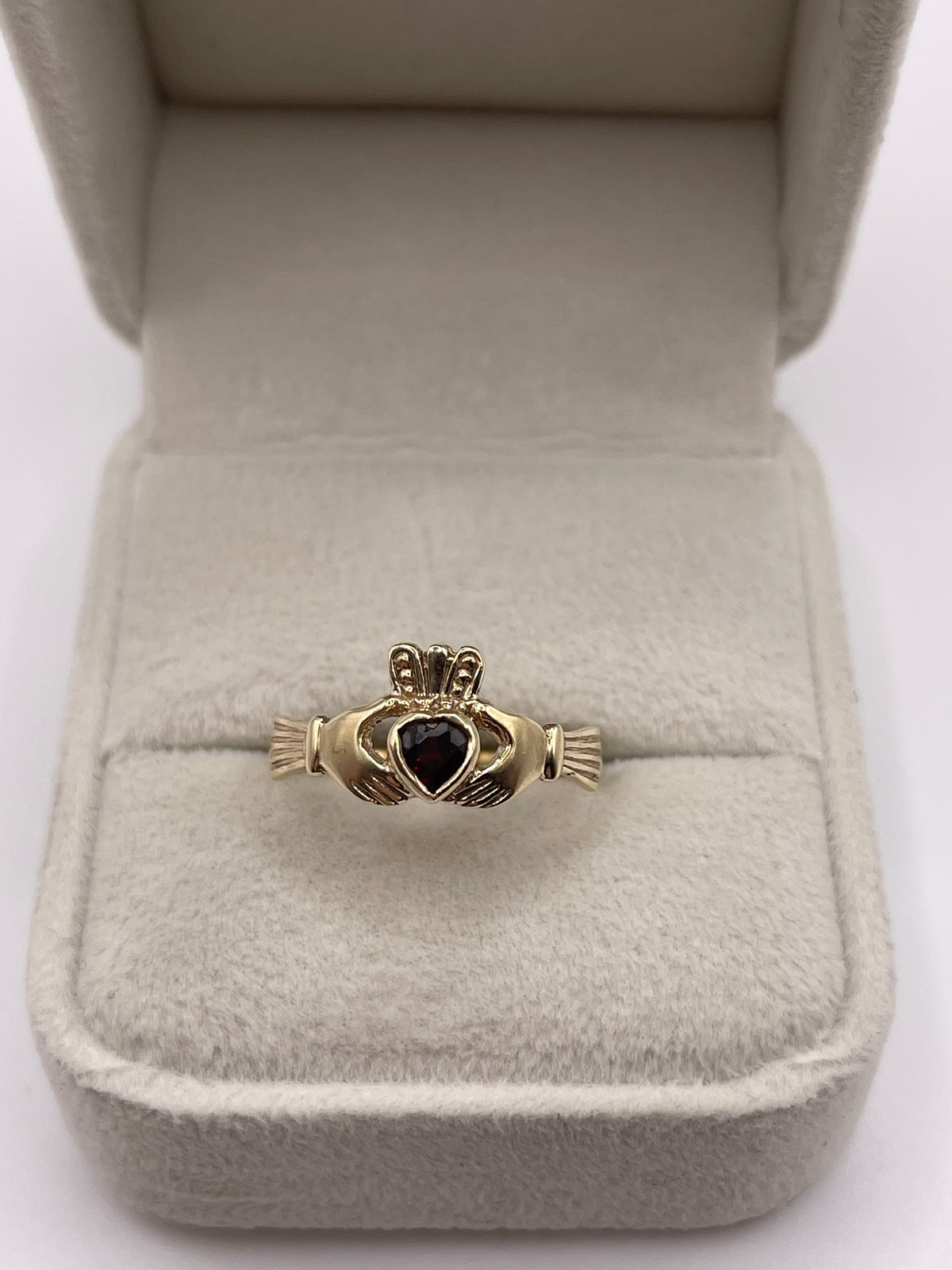 9ct gold garnet claddagh ring