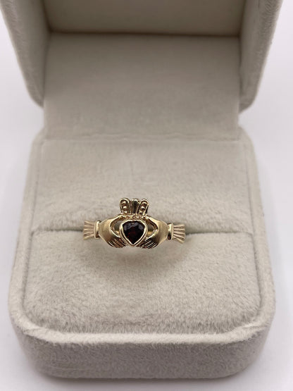 9ct gold garnet claddagh ring