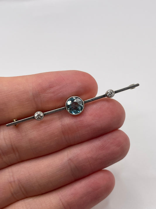 18ct gold platinum blue zircon and diamond brooch