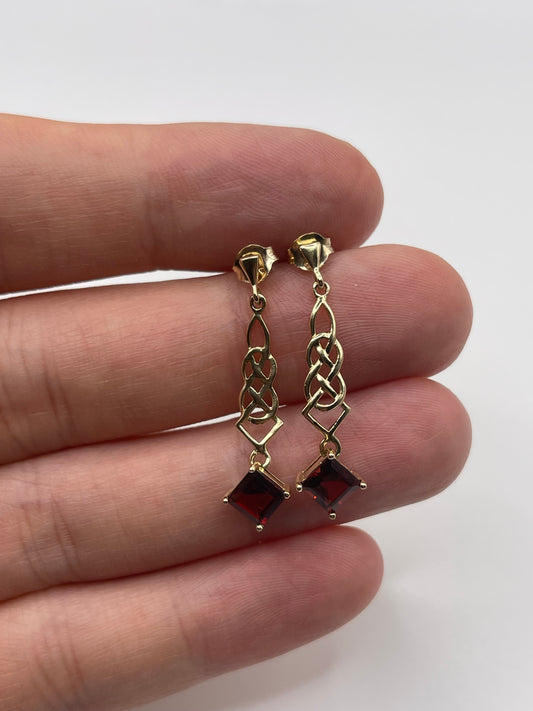 9ct gold garnet earrings
