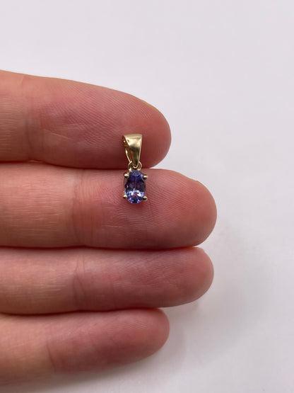 9ct gold tanzanite pendant