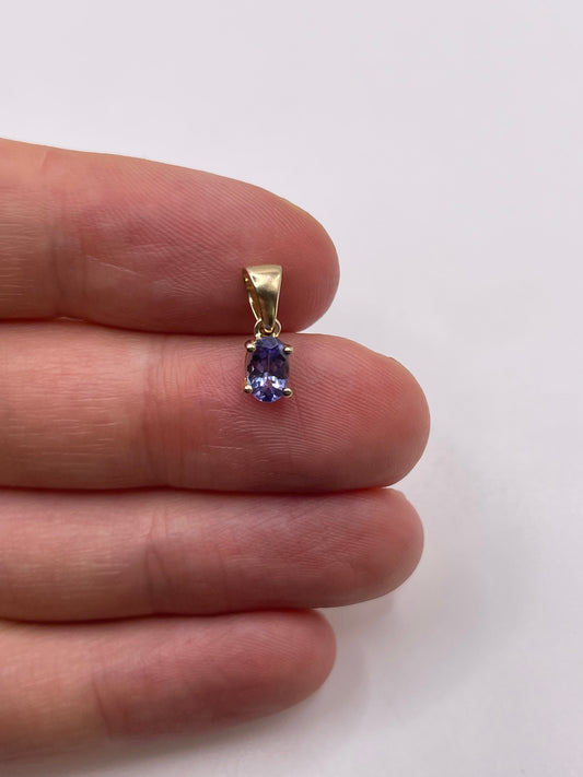9ct gold tanzanite pendant