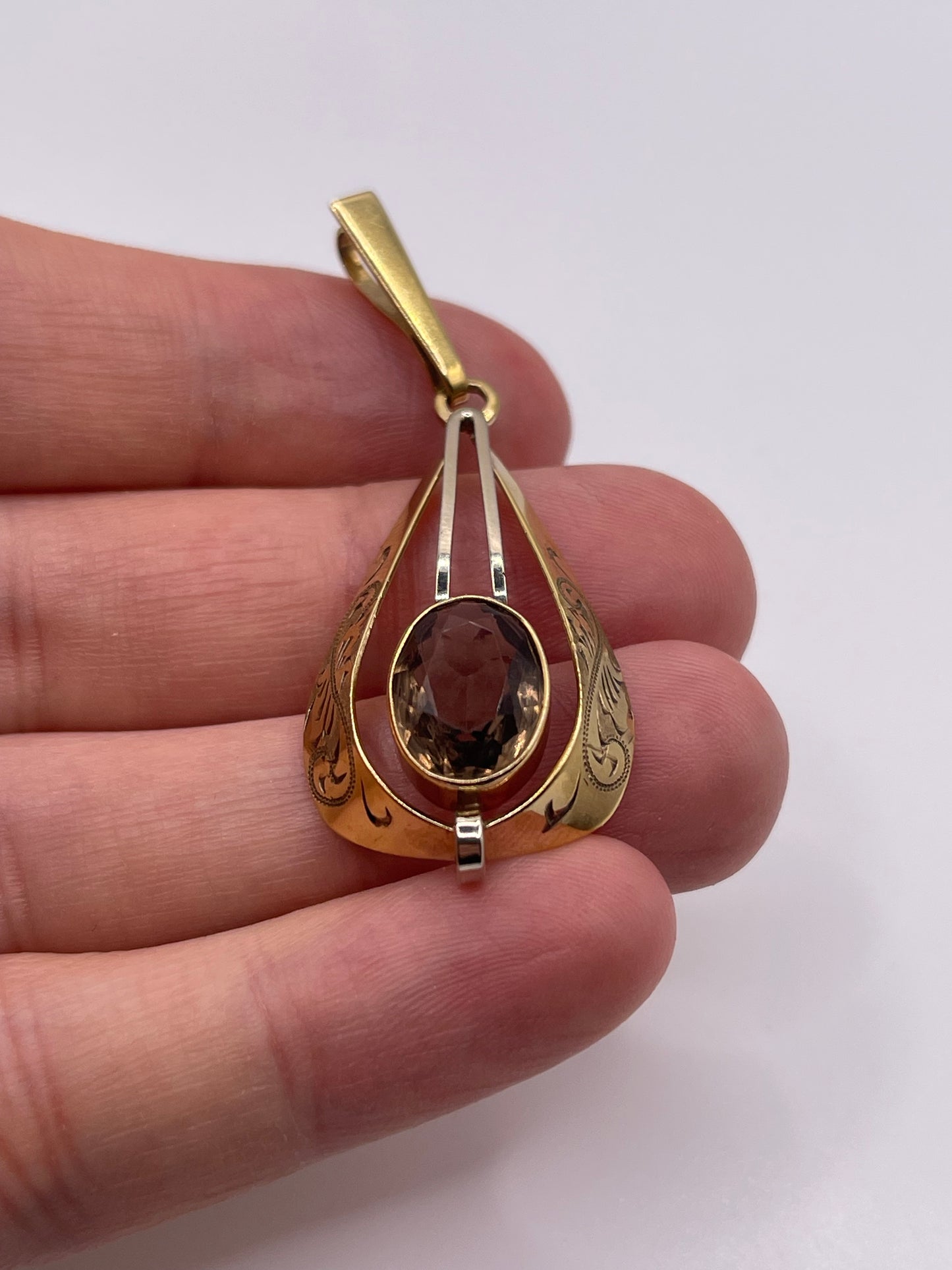 9ct gold Smokey quartz pendant