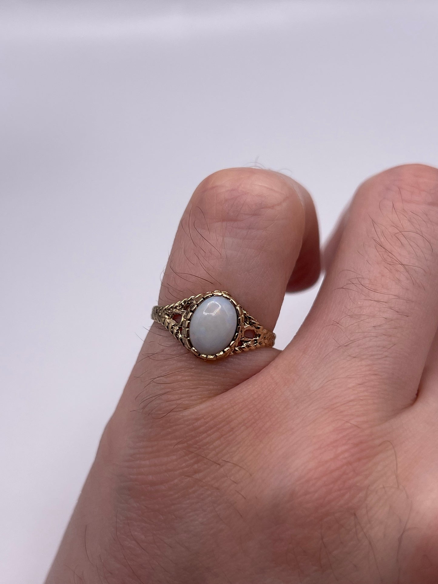 9ct gold opal ring