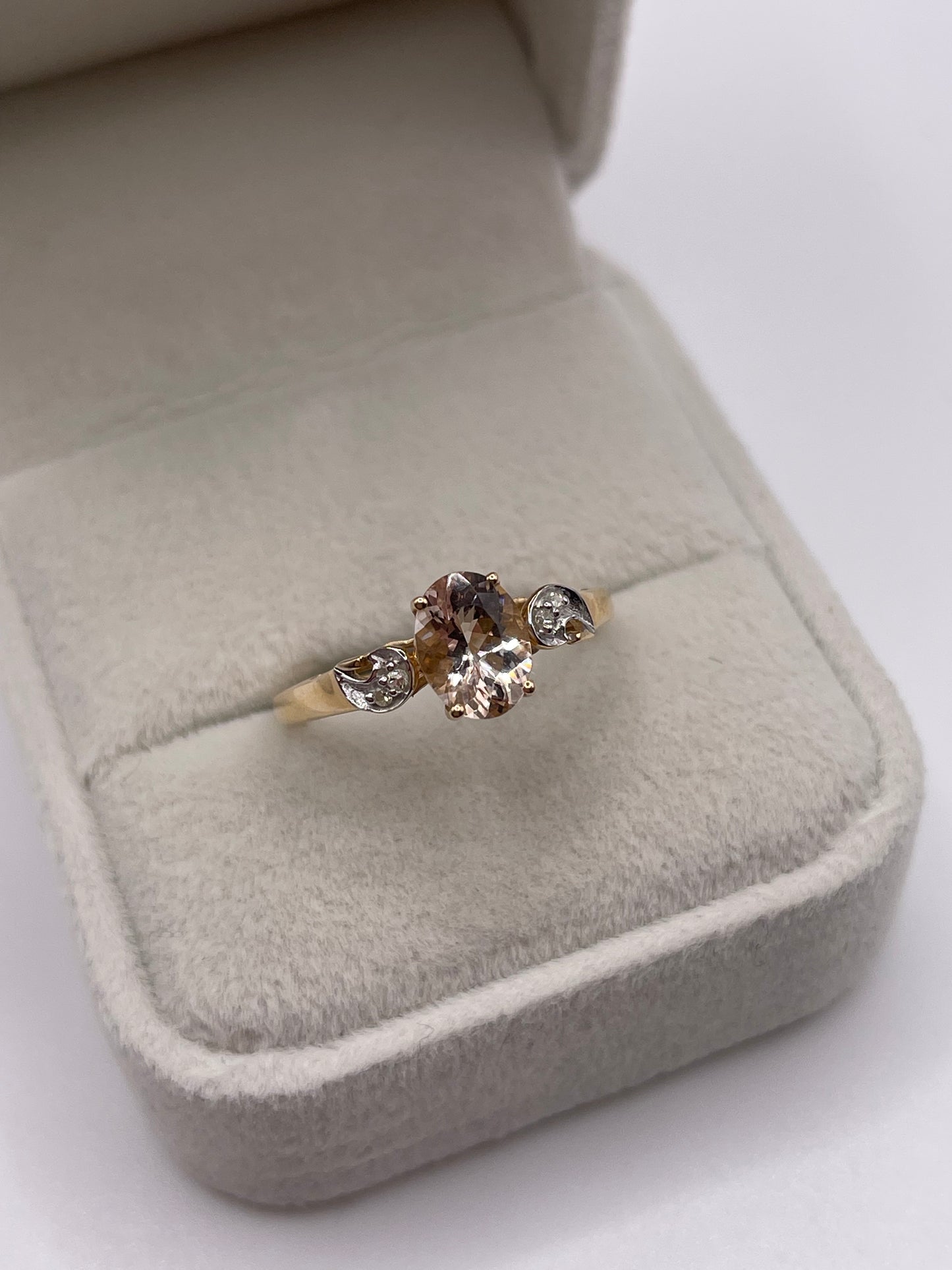 9ct gold morganite and diamond ring
