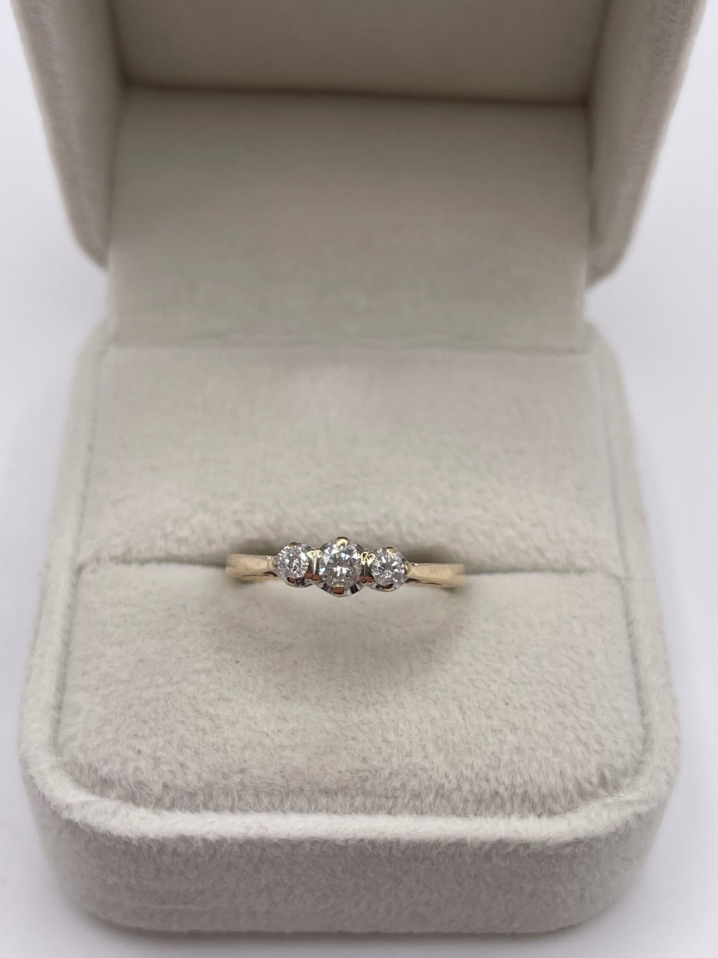 9ct gold 25 point diamond ring