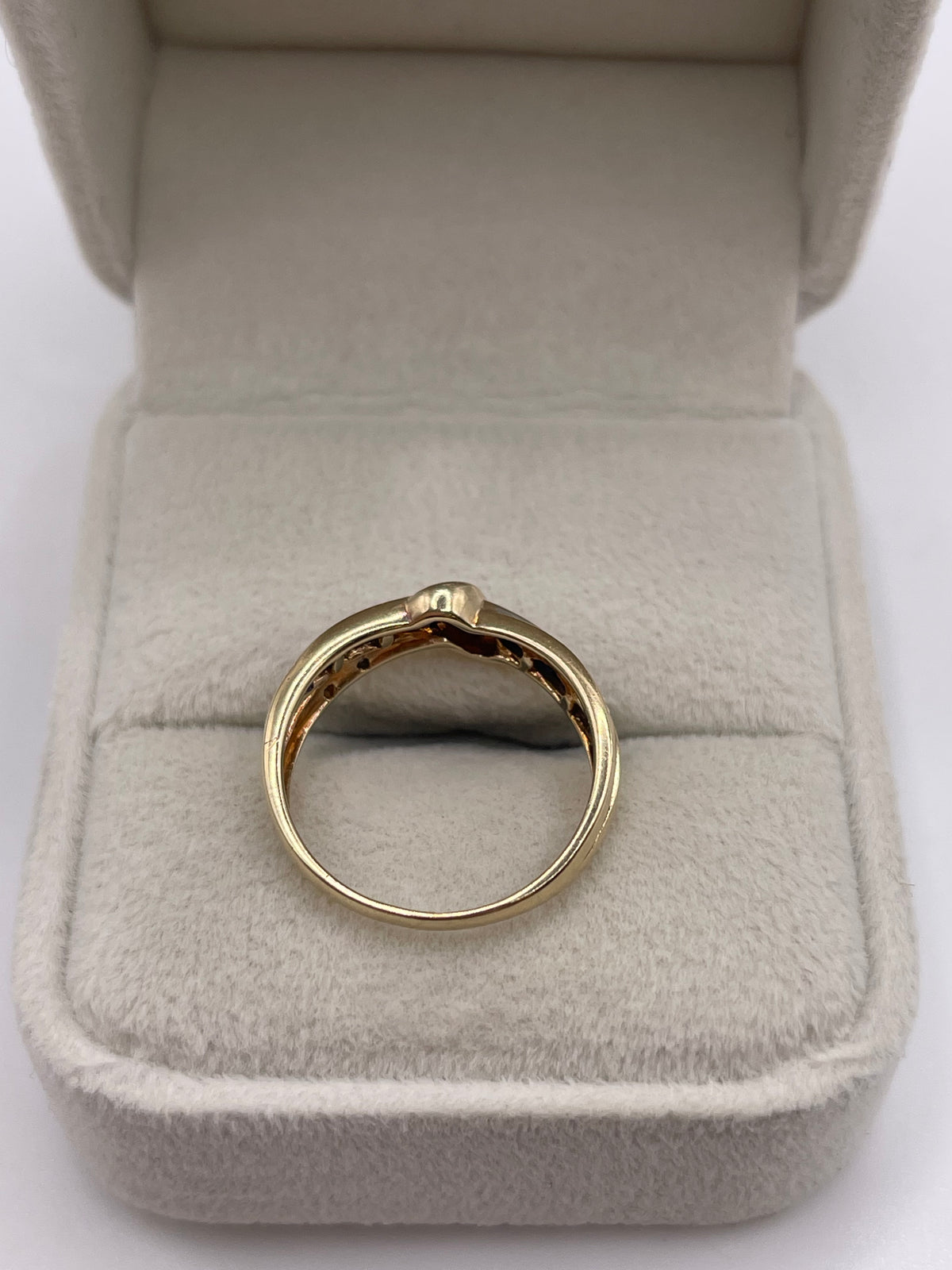 9ct gold sapphire and diamond ring