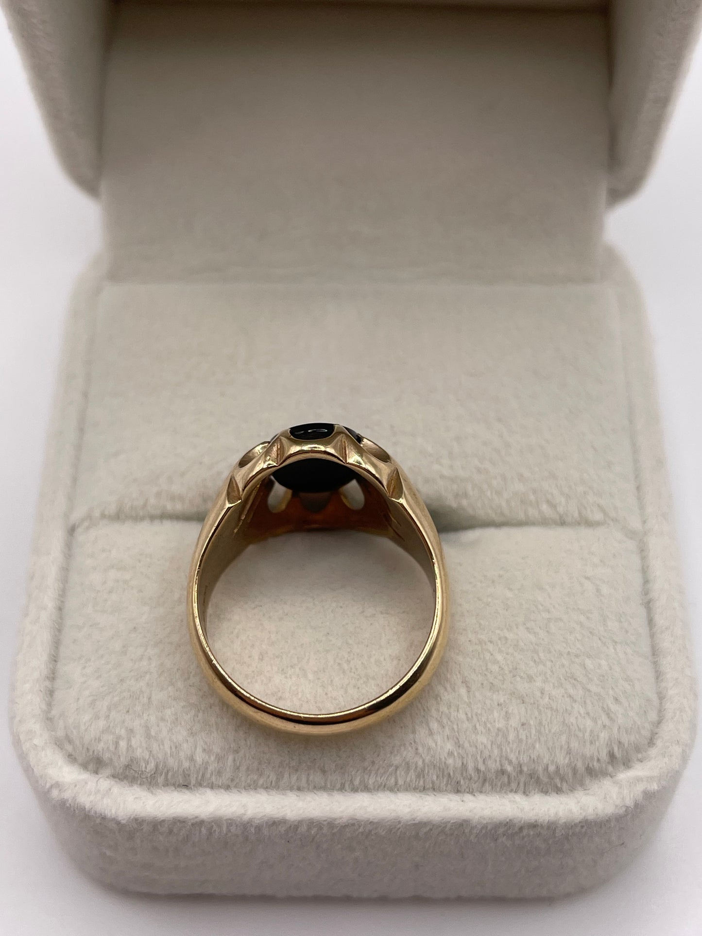 9ct gold onyx gypsy ring