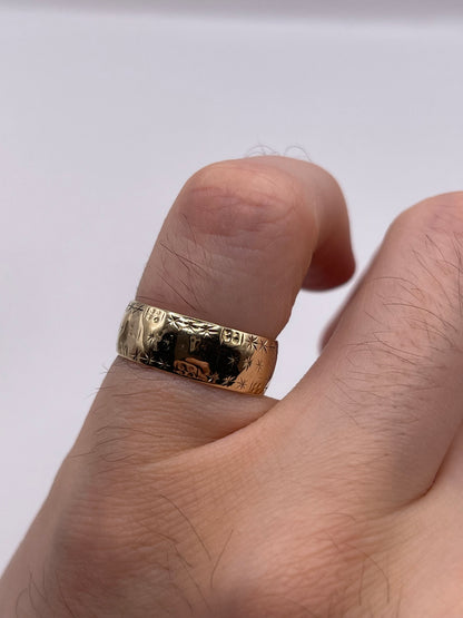 9ct gold patterned band