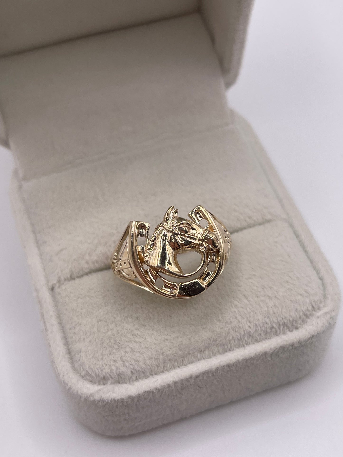 9ct gold horseshoe ring