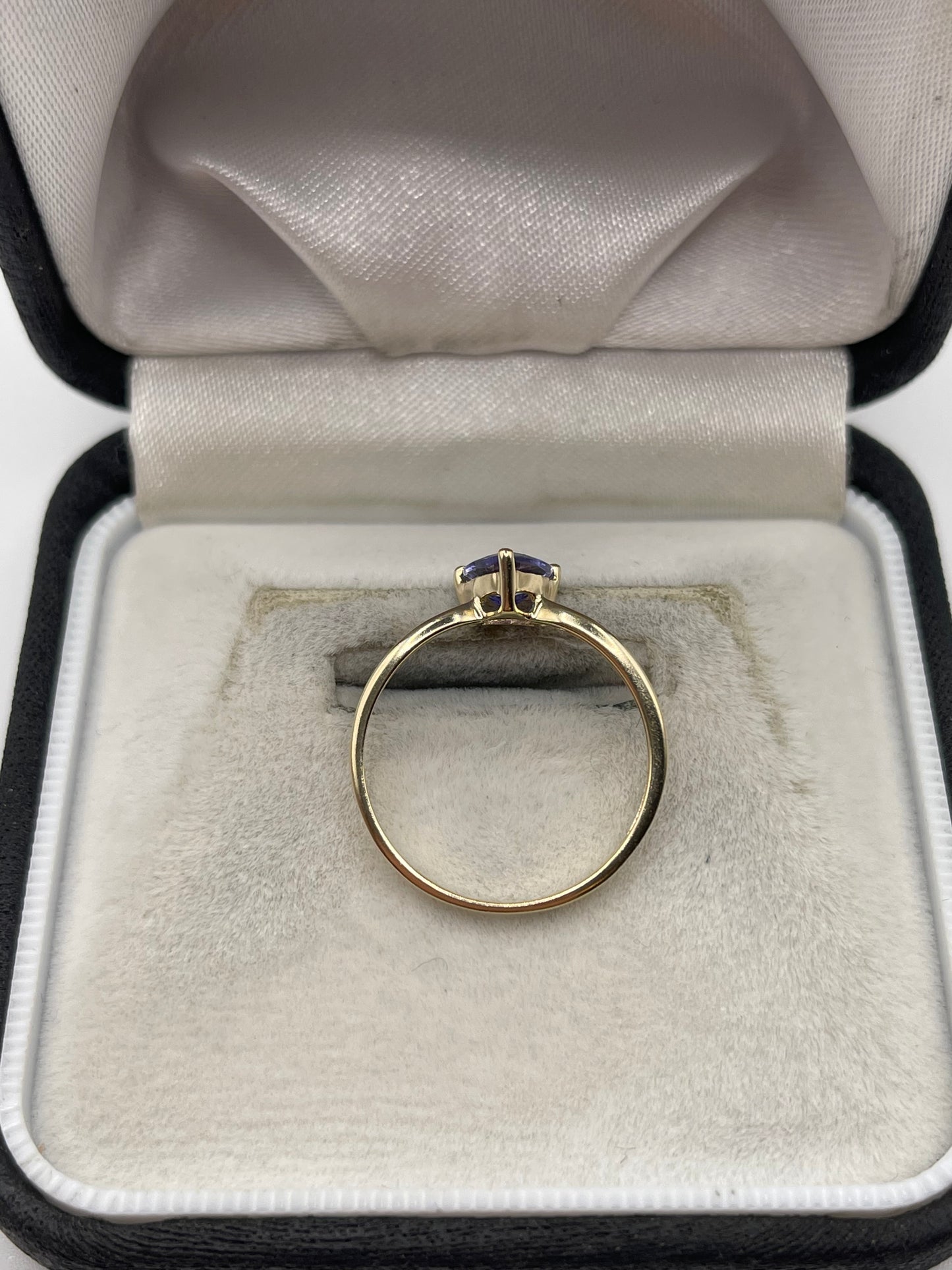 9ct gold tanzanite ring