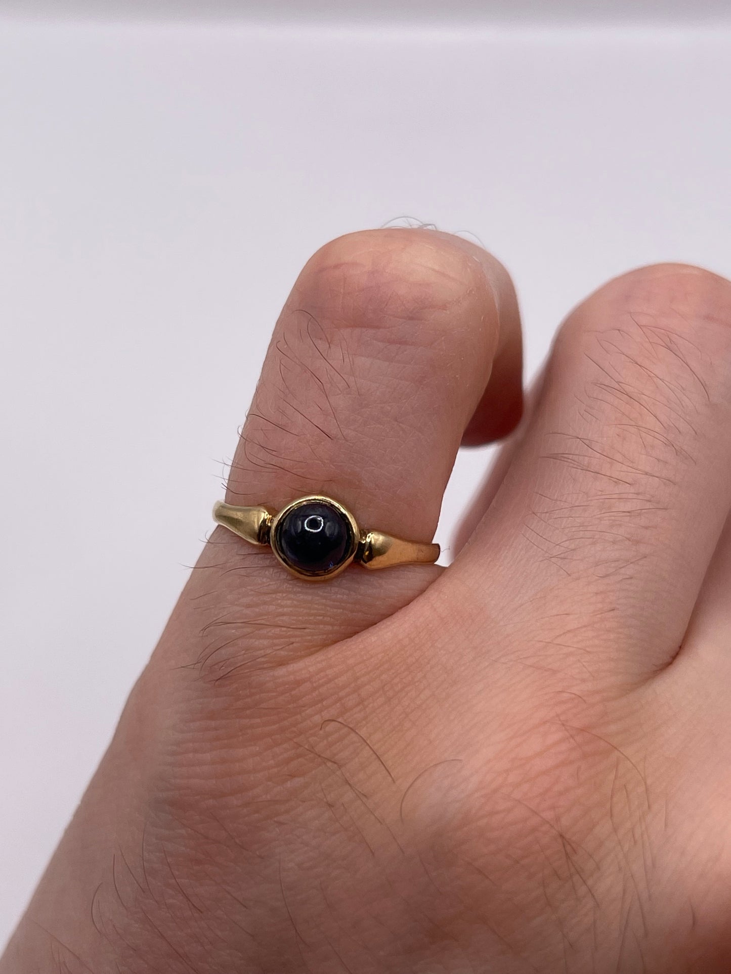 9ct gold cabochon sapphire ring