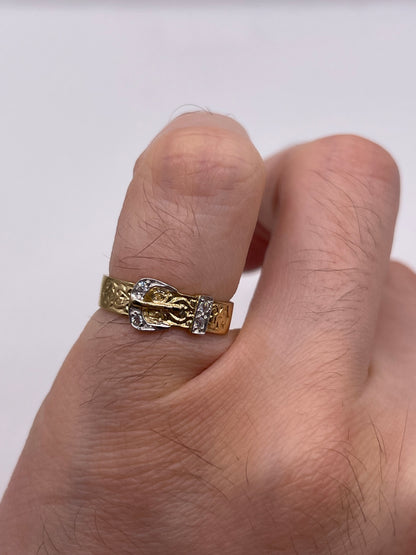 9ct gold cz buckle ring