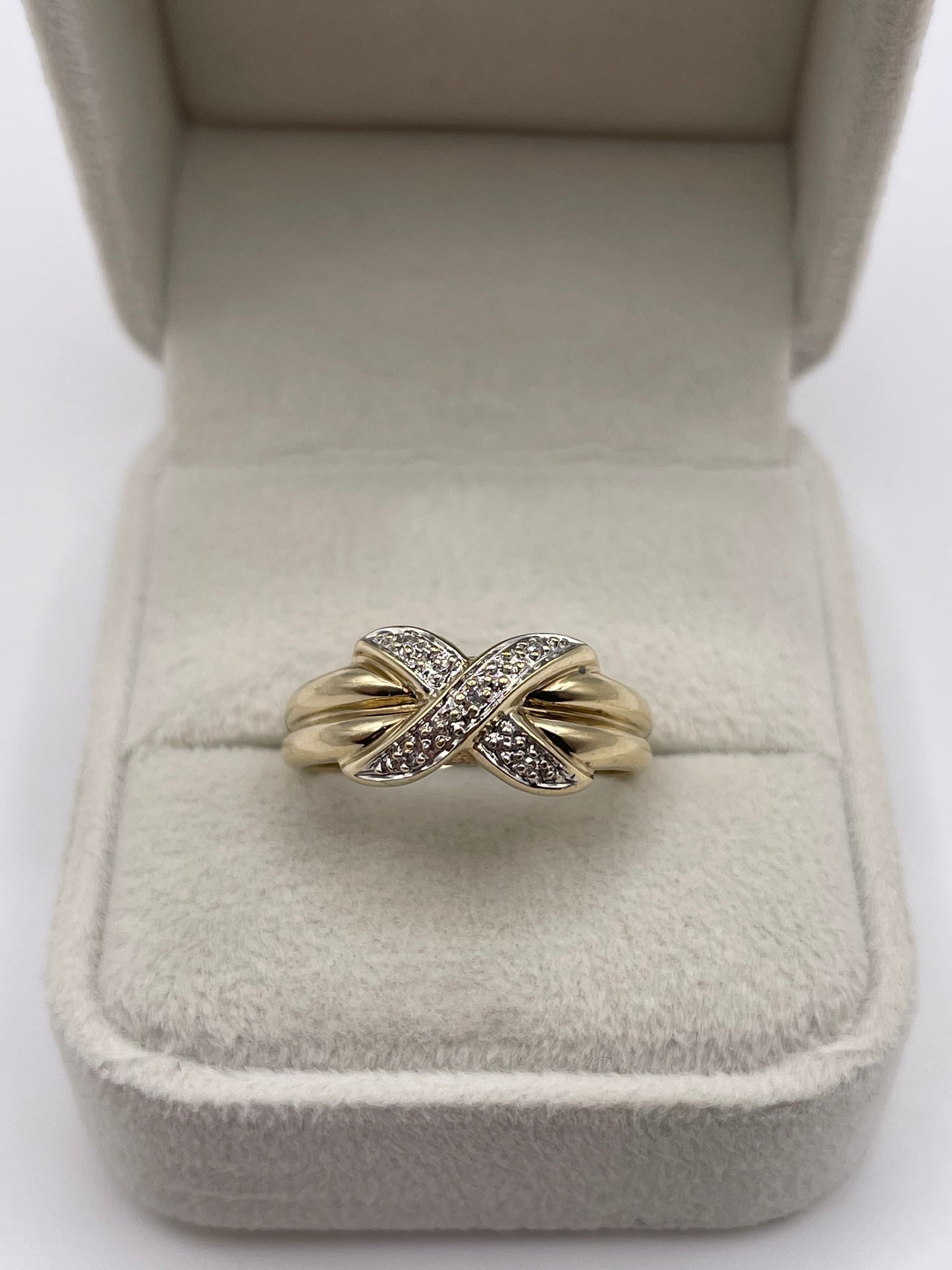 9ct gold diamond ring