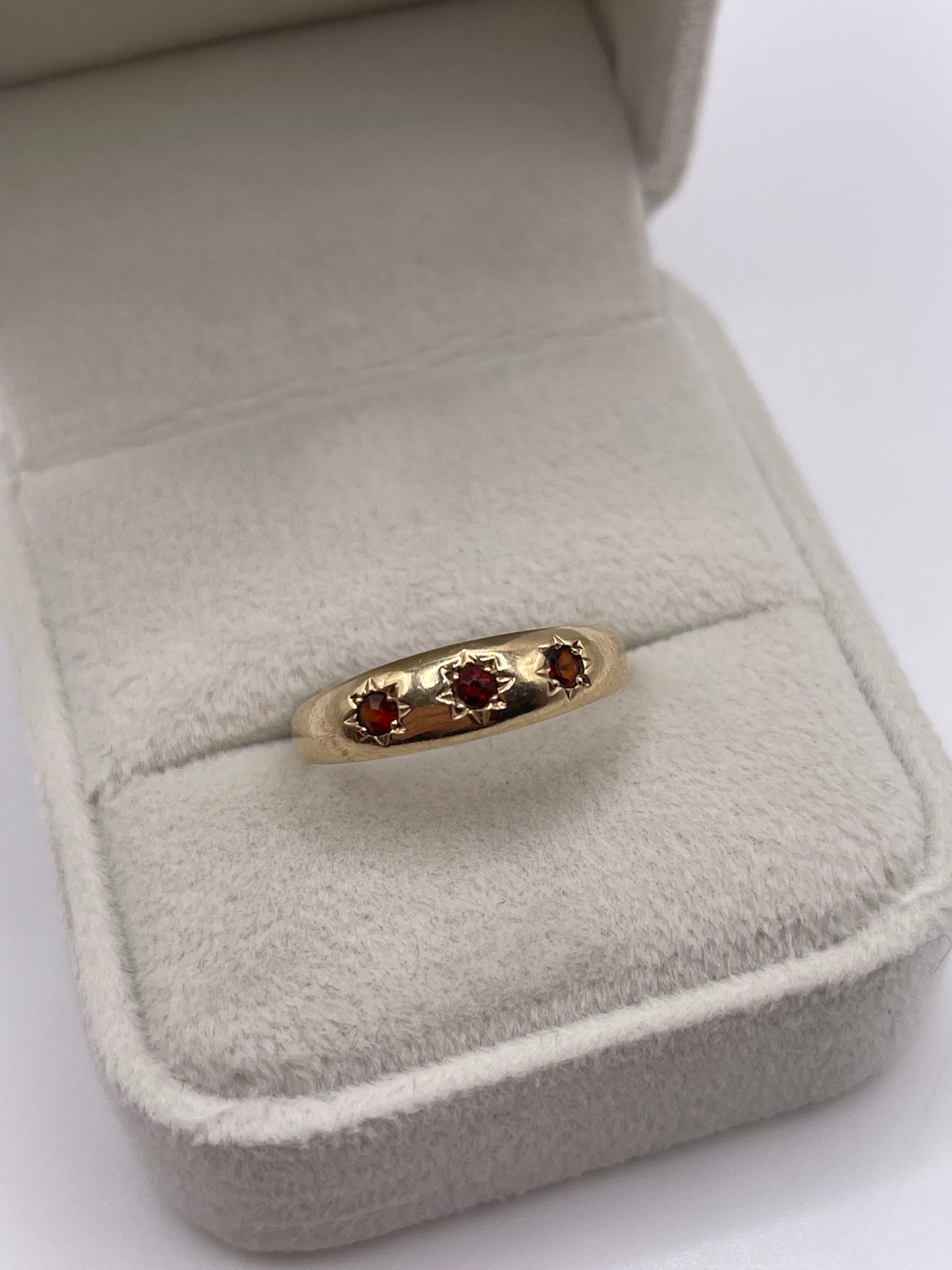 9ct gold garnet gypsy ring