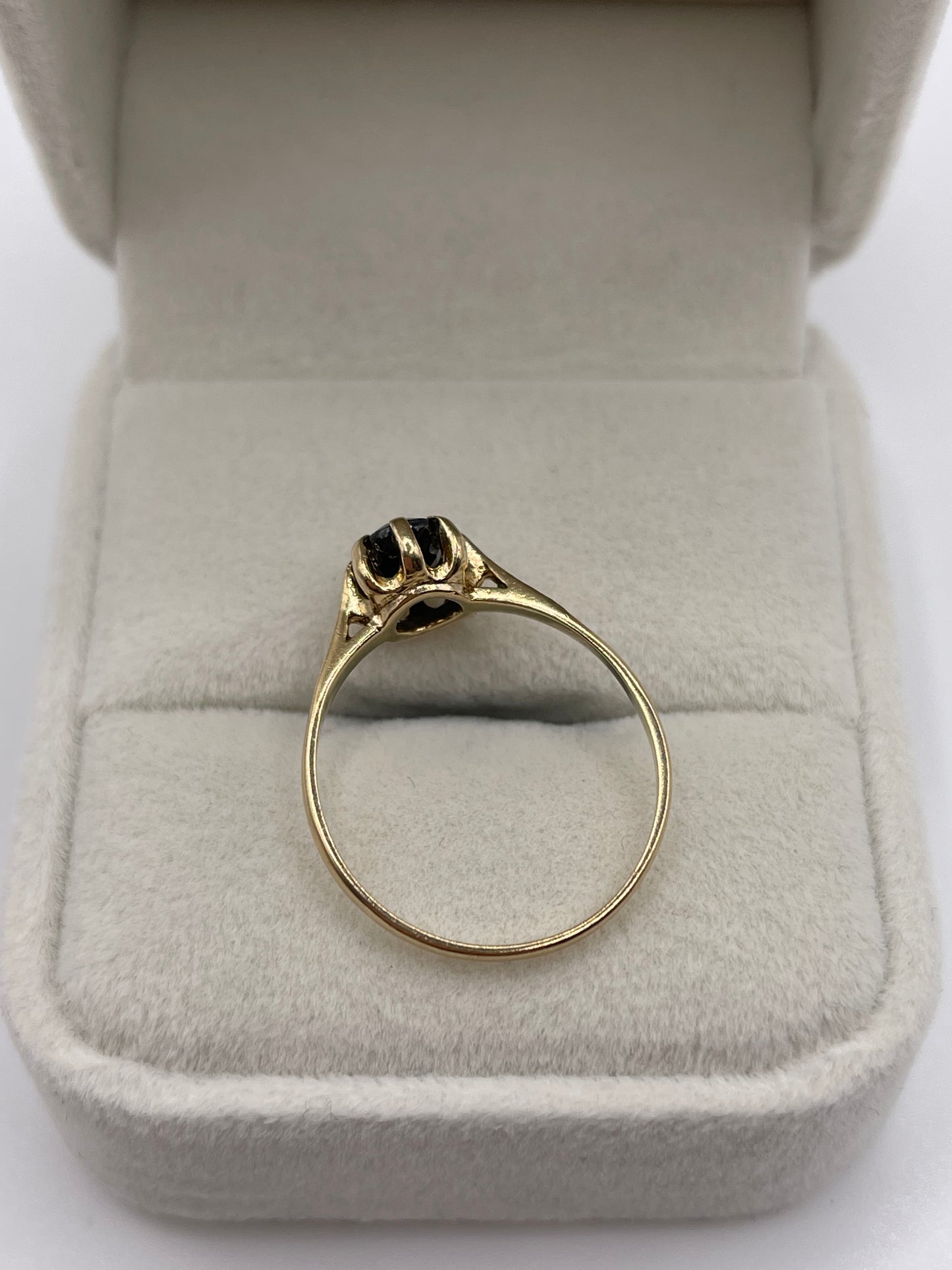 9ct gold sapphire ring