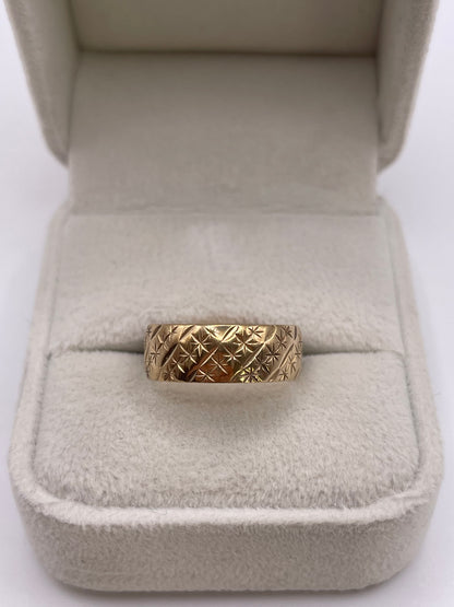 9ct gold patterned band