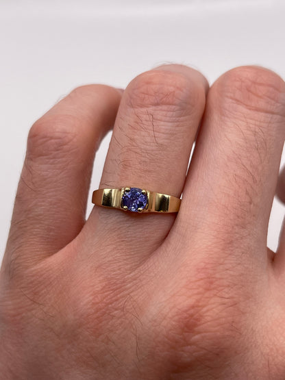 9ct gold tanzanite ring