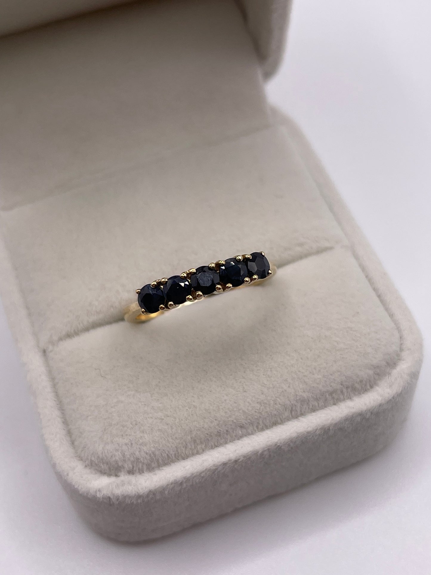 9ct gold sapphire ring