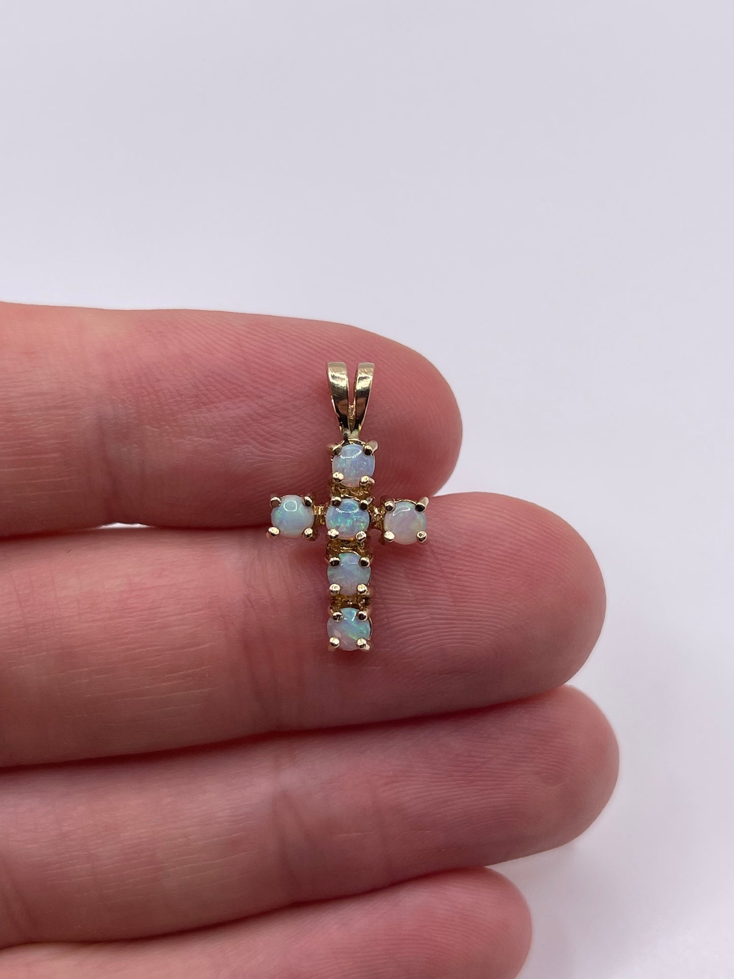 9ct gold opal cross pendant