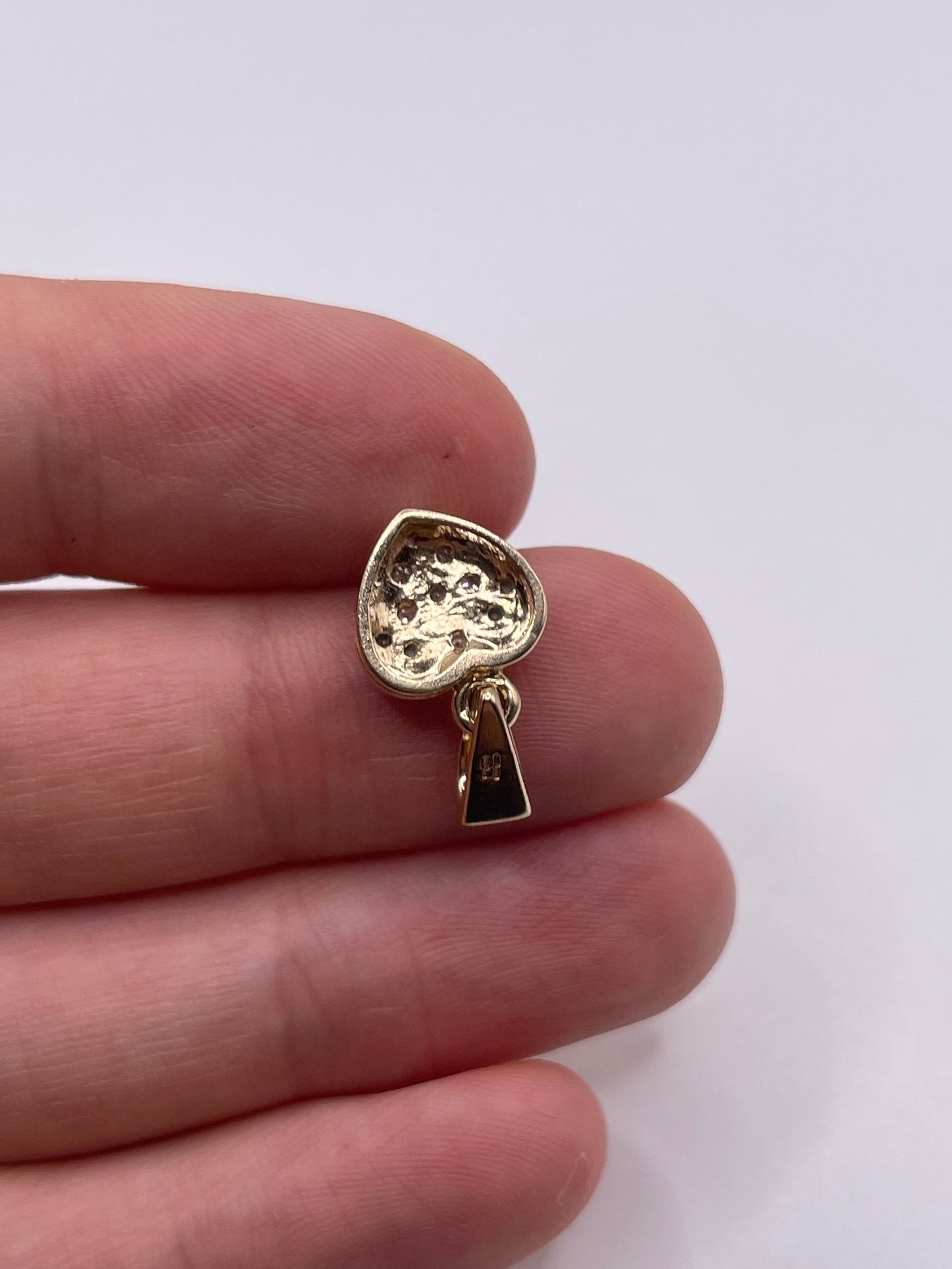 9ct gold diamond heart pendant