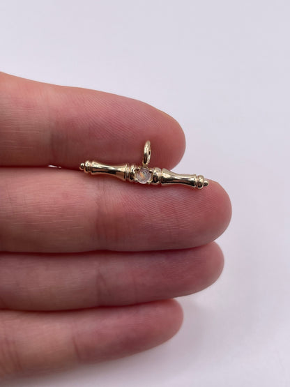 9ct gold moonstone t bar pendant