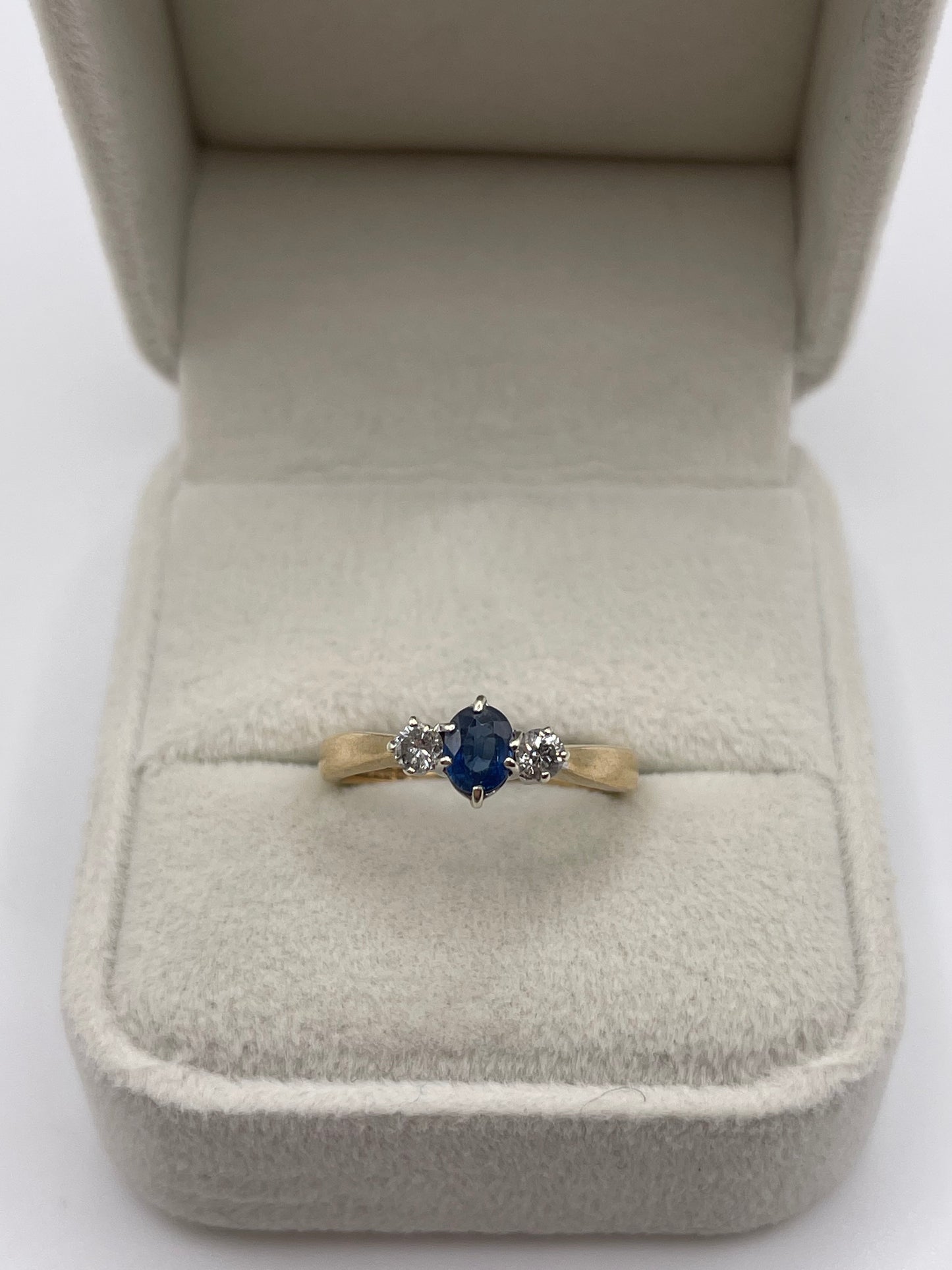 9ct gold sapphire and diamond ring