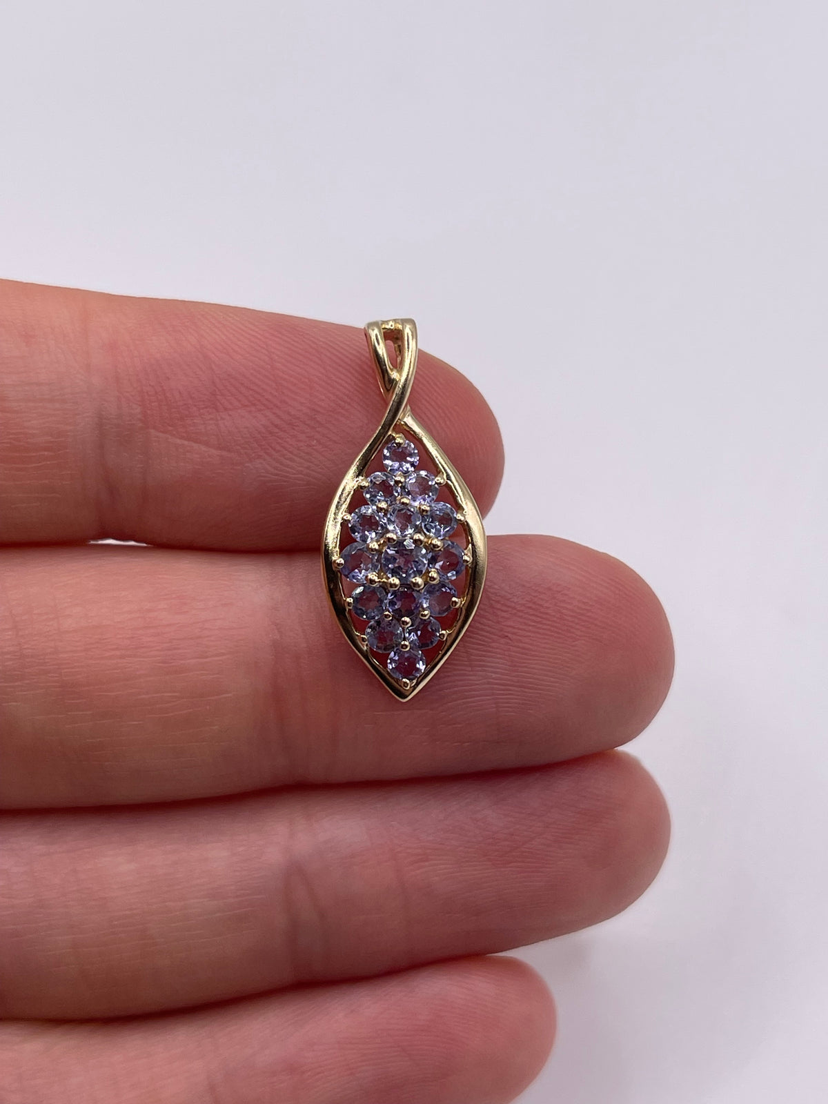 9ct gold tanzanite cluster pendant