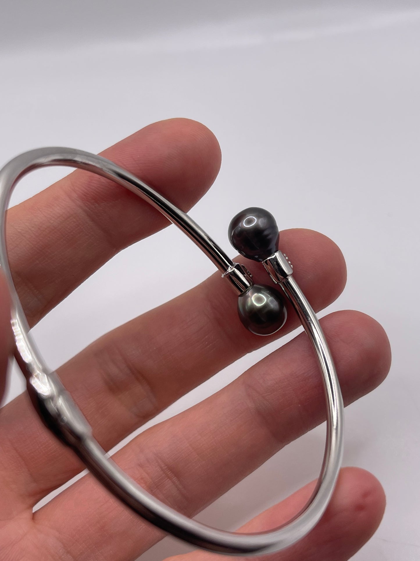 Silver pearl bangle