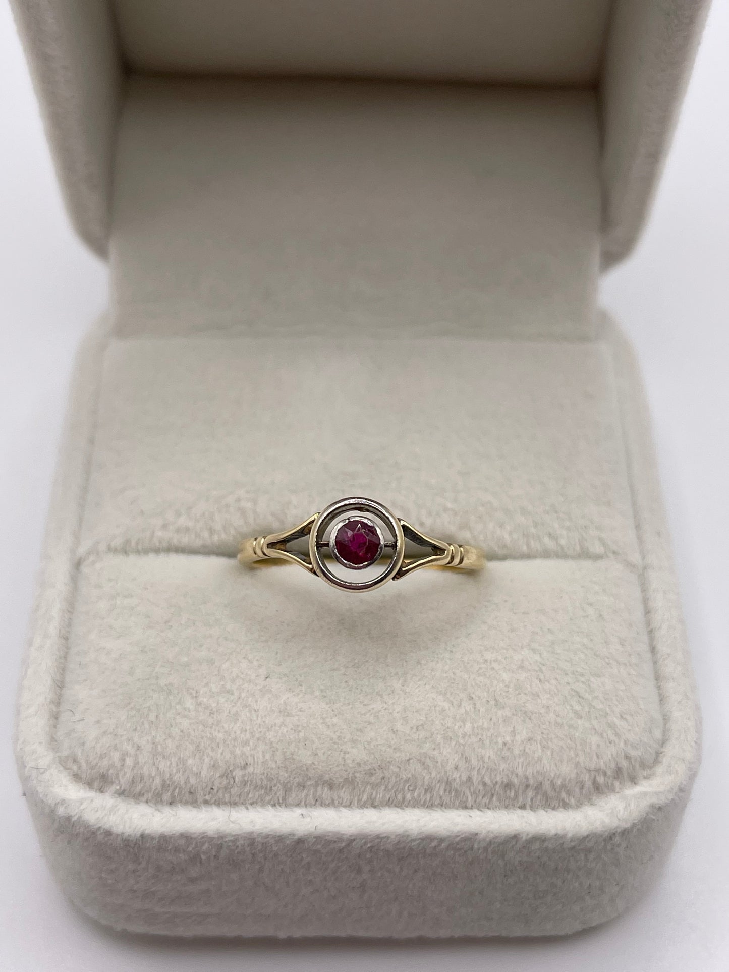 18ct gold ruby ring