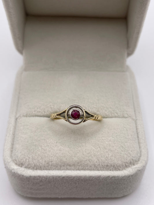 18ct gold ruby ring