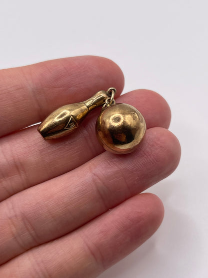 9ct gold ten pin bowling pendant
