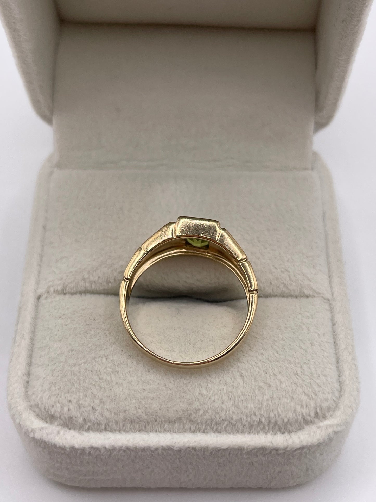9ct gold quartz ring