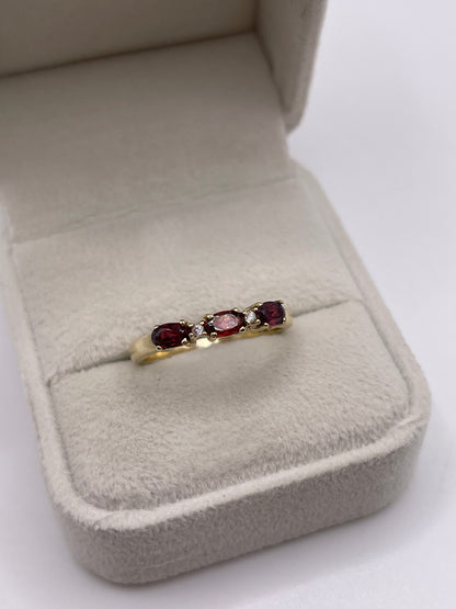 9ct gold garnet and diamond ring