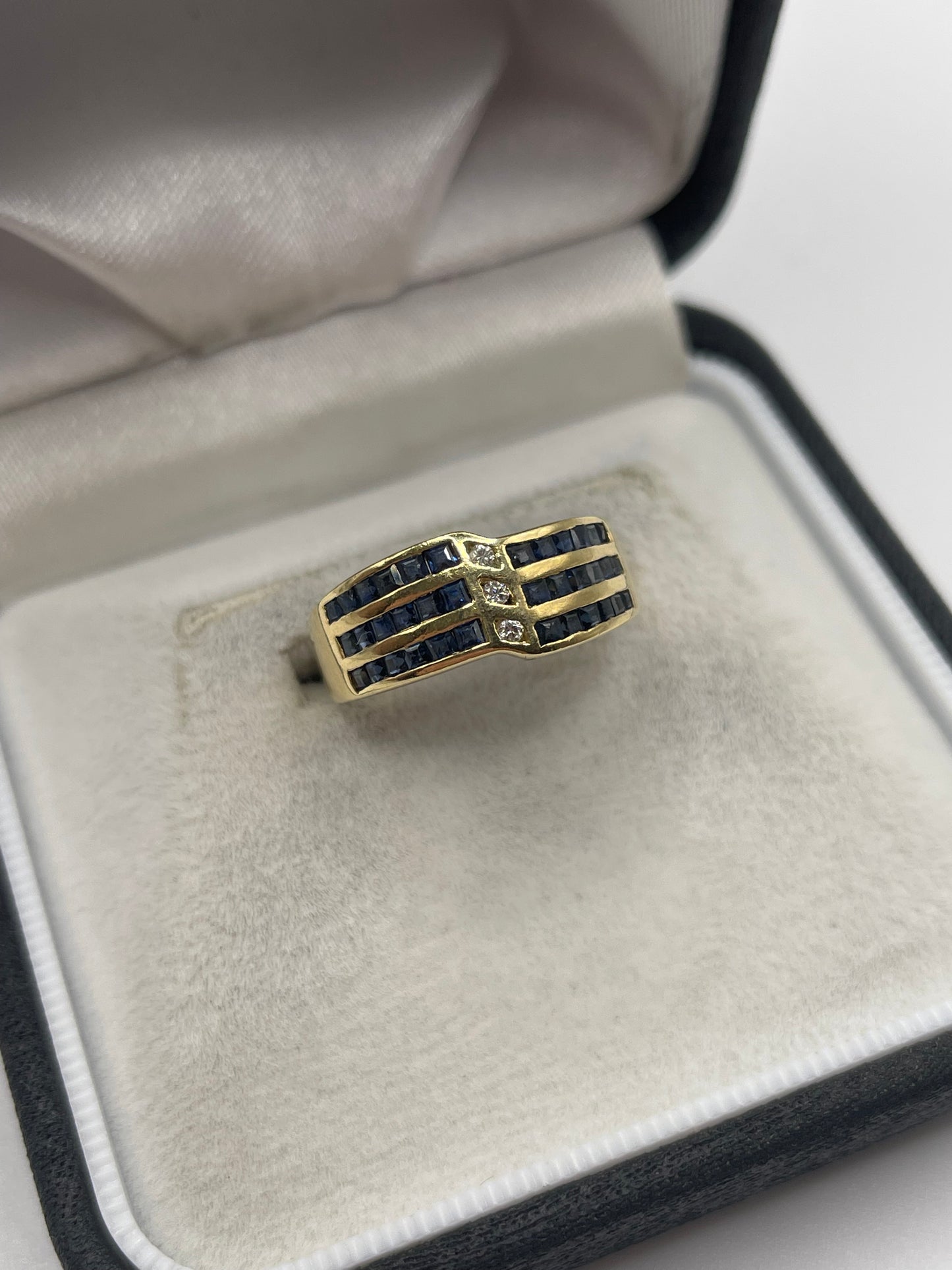 18ct gold sapphire and diamond ring
