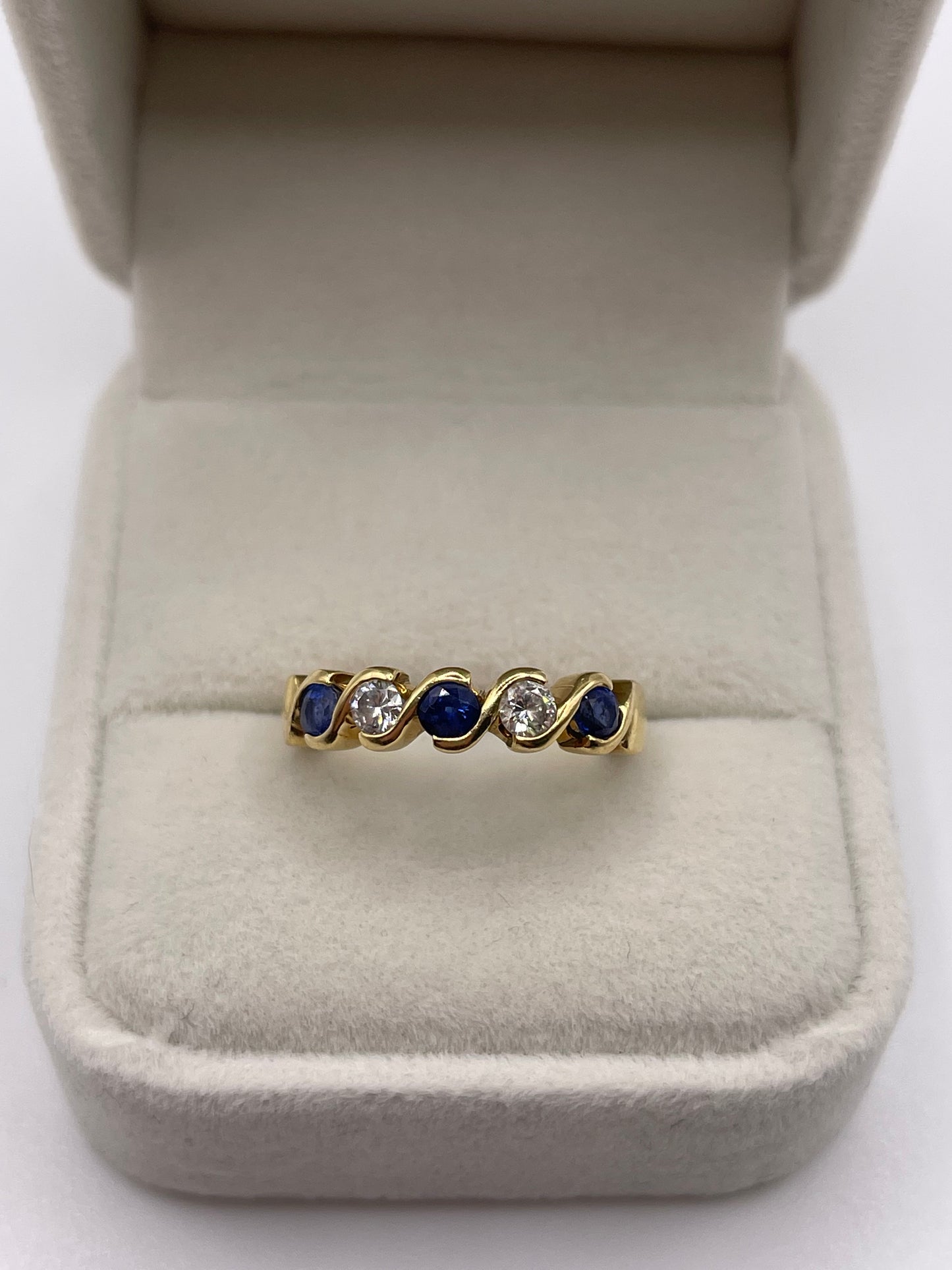 18ct gold sapphire and diamond ring